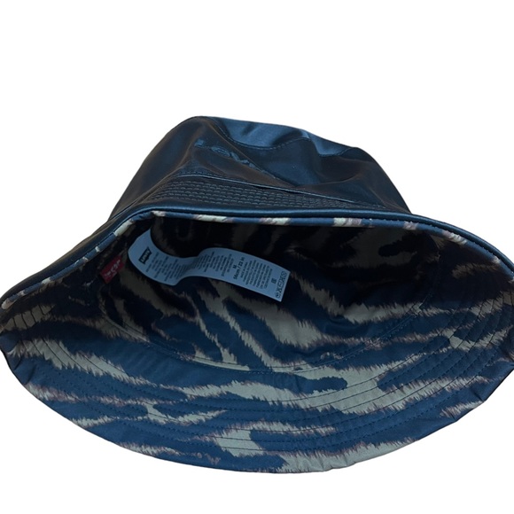 New Levi’s Reversible Bucket Hat D7762-0001 - Picture 3 of 5